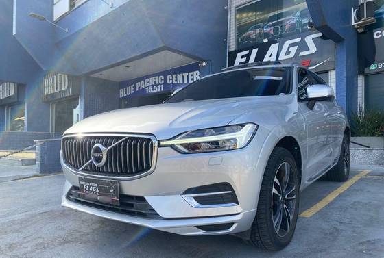 VOLVO XC60 2.0 T8 HYBRID MOMENTUM AWD GEARTRONIC